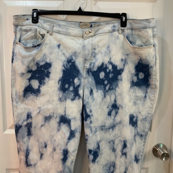 LOGO TIE DYE BOYFRIEND JEANS PLUS SIZE 28 - Picture 3 of 8